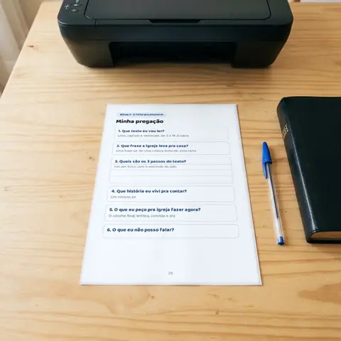 A Folha Pra Imprimir em branco sobre a mesa, ao lado da impressora